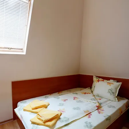 Acropolis بازارجيك